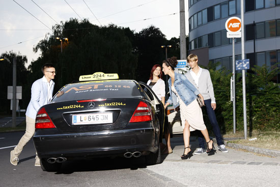 Taxi 2244 - AST-Haltestelle